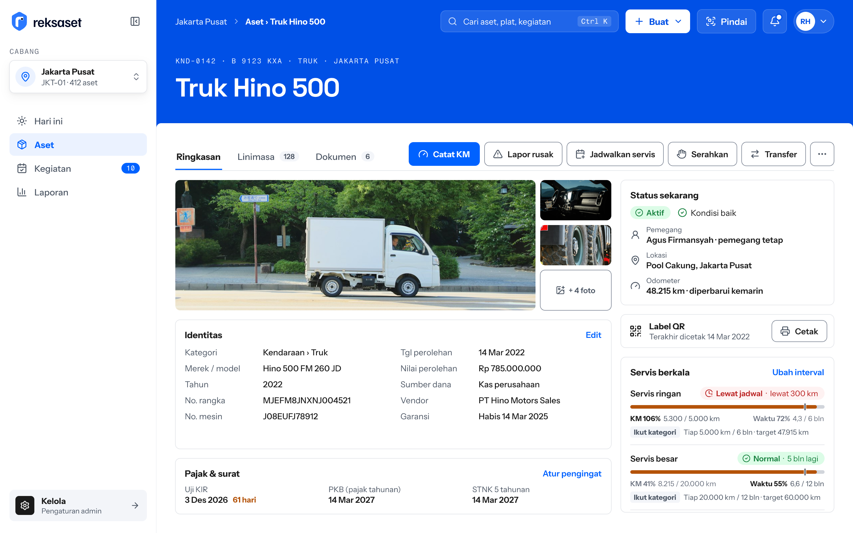 Halaman detail aset di reksaset: status, pemegang, lokasi, dan jadwal servis sebuah truk.